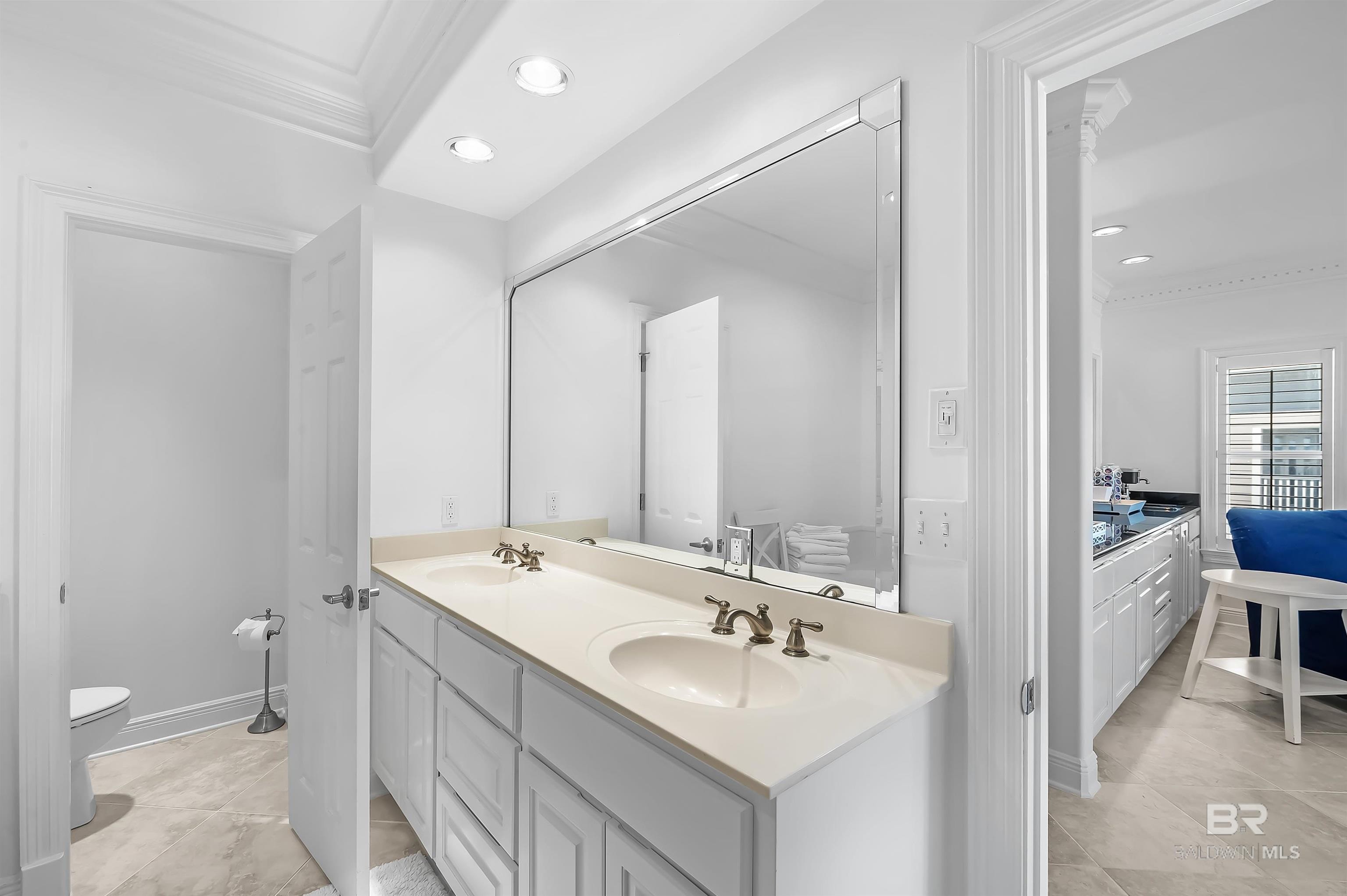 Pensacola, Florida, 32507, United States, 8 Bedrooms Bedrooms, ,9 BathroomsBathrooms,Residential,For Sale,1983870