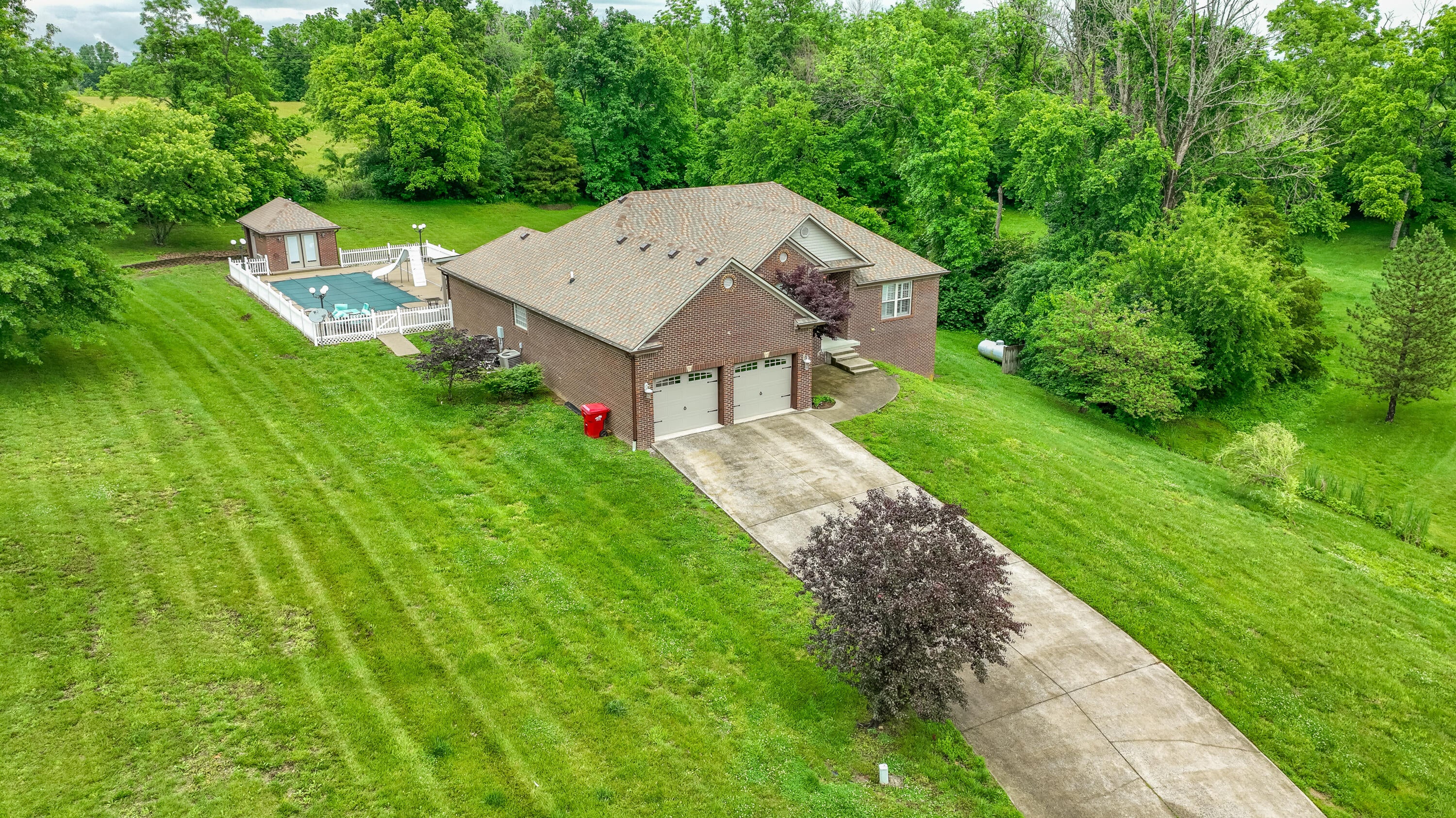 Richmond, Kentucky, 40475, United States, 3 Bedrooms Bedrooms, ,2 BathroomsBathrooms,Residential,For Sale,2047972