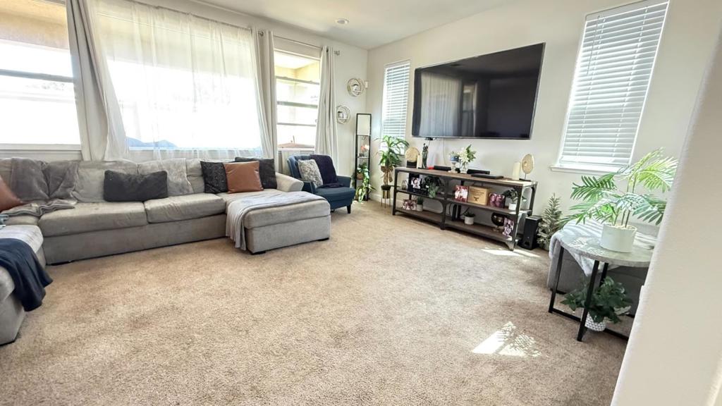 Hollister, California, 95023, United States, 4 Bedrooms Bedrooms, ,3 BathroomsBathrooms,Residential,For Sale,1980715