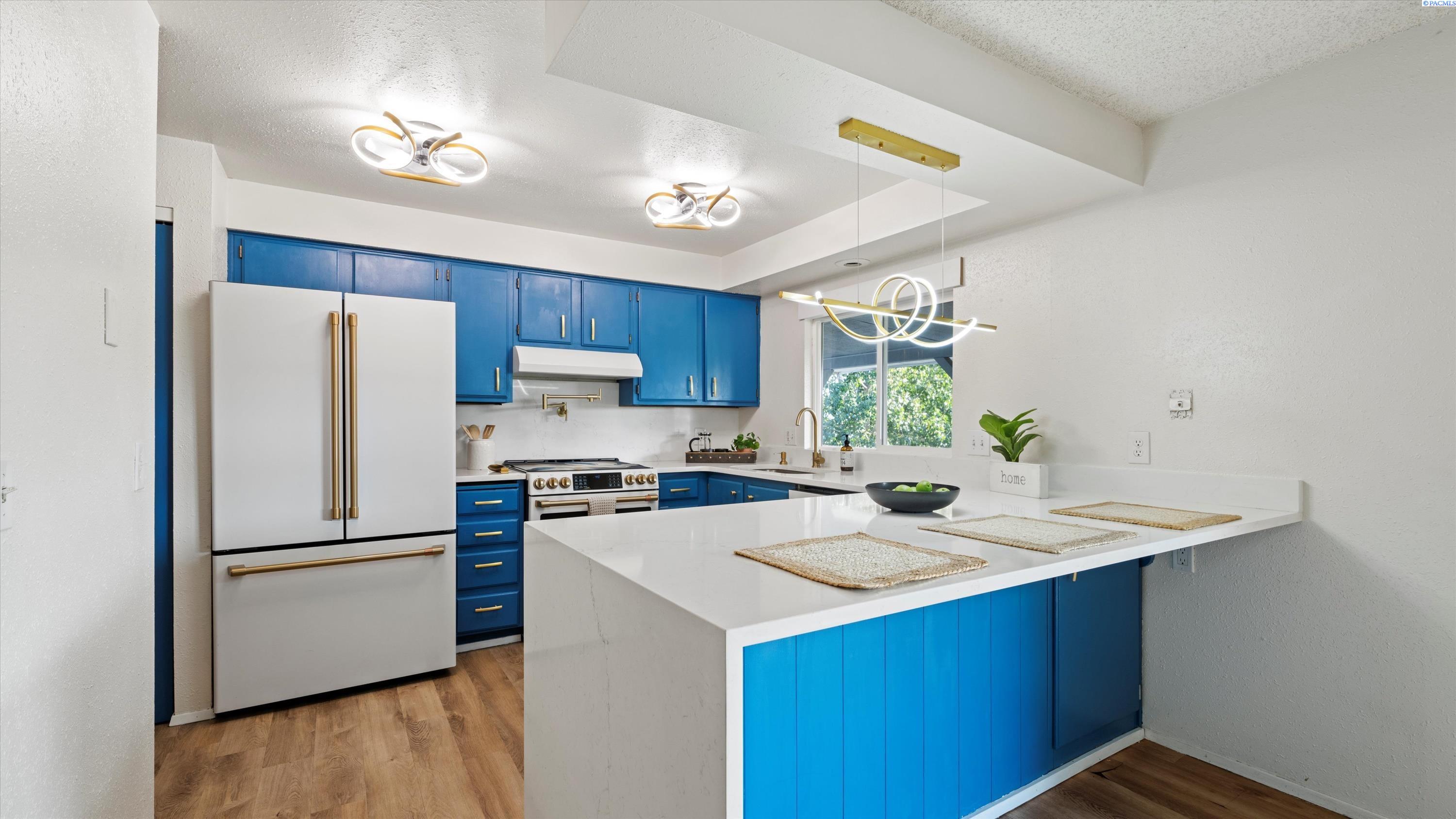 Kennewick, Washington, 99338, United States, 4 Bedrooms Bedrooms, ,1 BathroomBathrooms,Residential,For Sale,1933317