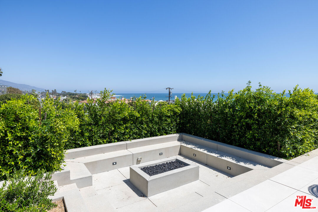 Malibu, California, 90265, United States, 5 Bedrooms Bedrooms, ,10 BathroomsBathrooms,Residential,For Sale,1707540