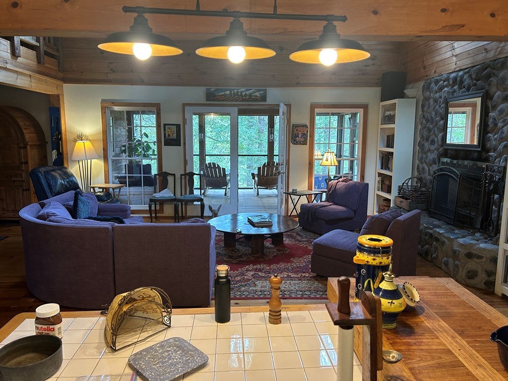 Blue Ridge, Georgia, 30513, United States, 3 Bedrooms Bedrooms, ,3 BathroomsBathrooms,Residential,For Sale,1954403