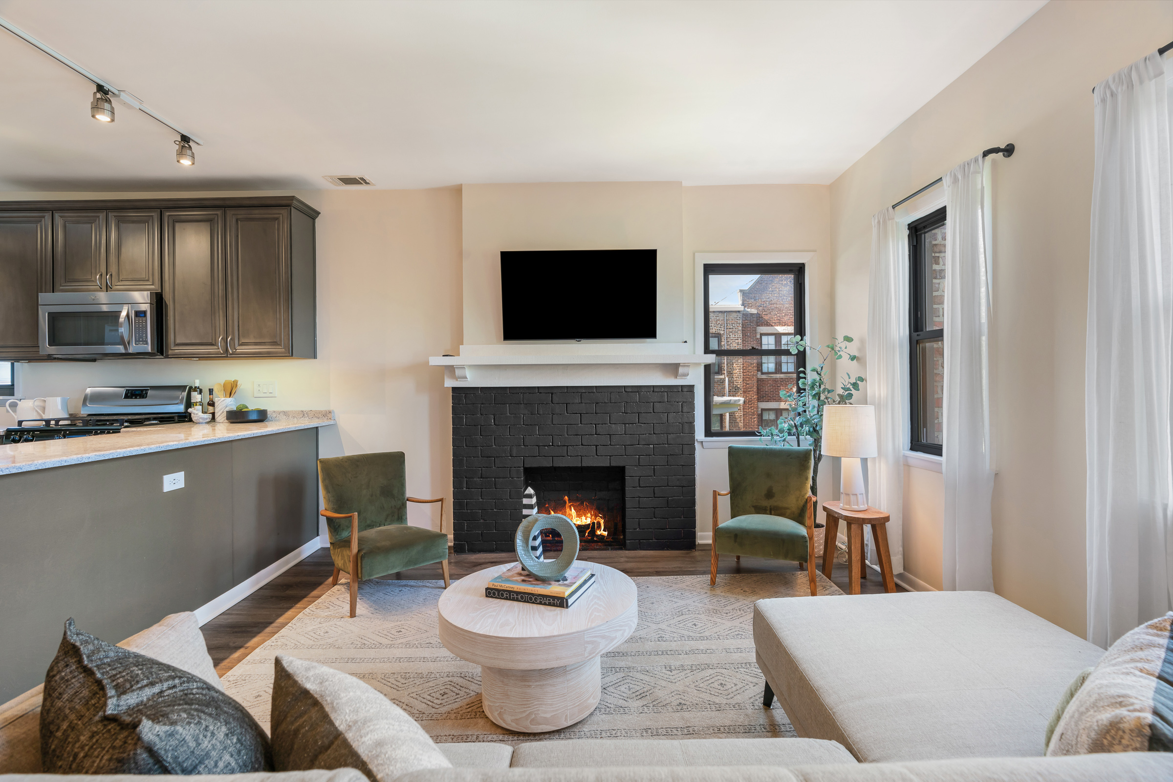  Spacious and Bright Condo in Prime Southeast Evanston Location - 物件實景