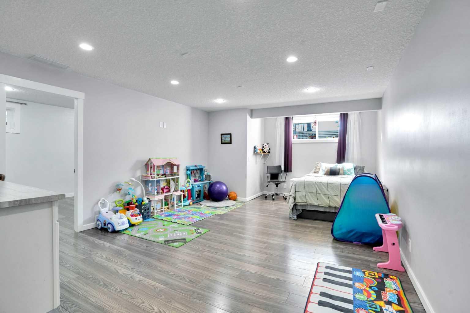 CALGARY, Alberta, T3M 0N7, CA, 4 Bedrooms Bedrooms, ,4 BathroomsBathrooms,Residential,For Sale,1908583