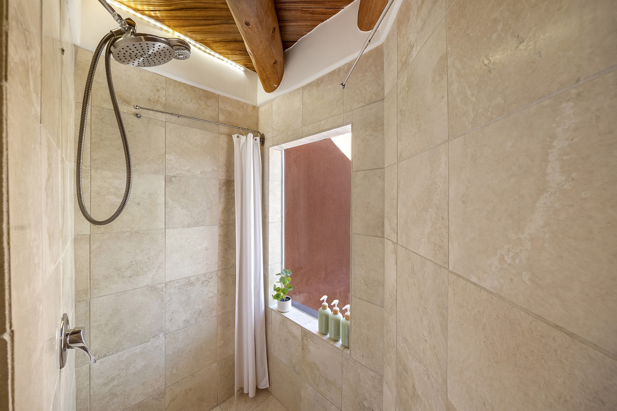  996 Paseo Del Sur - 物件實景