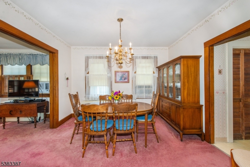 Verona Twp., New Jersey, 07044, United States, 3 Bedrooms Bedrooms, ,2 BathroomsBathrooms,Residential,For Sale,1961647