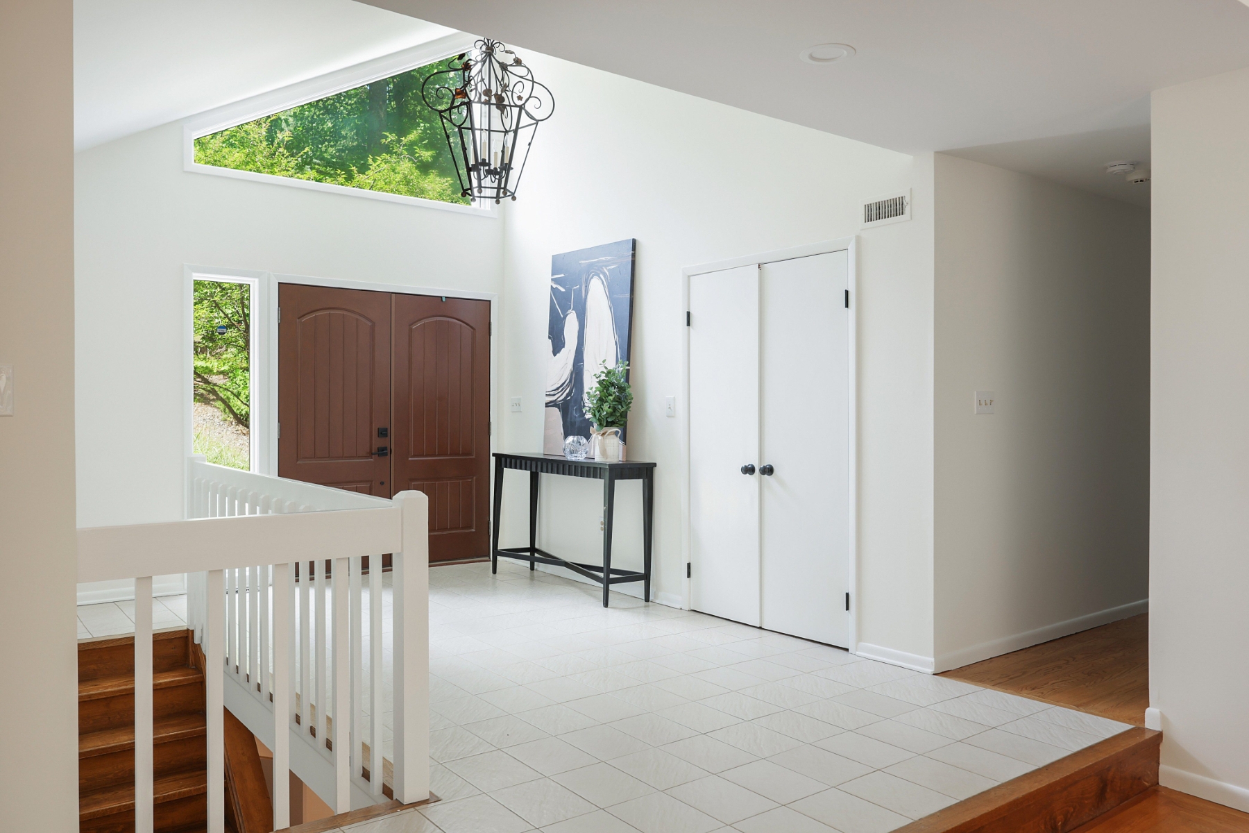 Spacious Living, Thoughtful Updates and Desirable Location - 物件實景