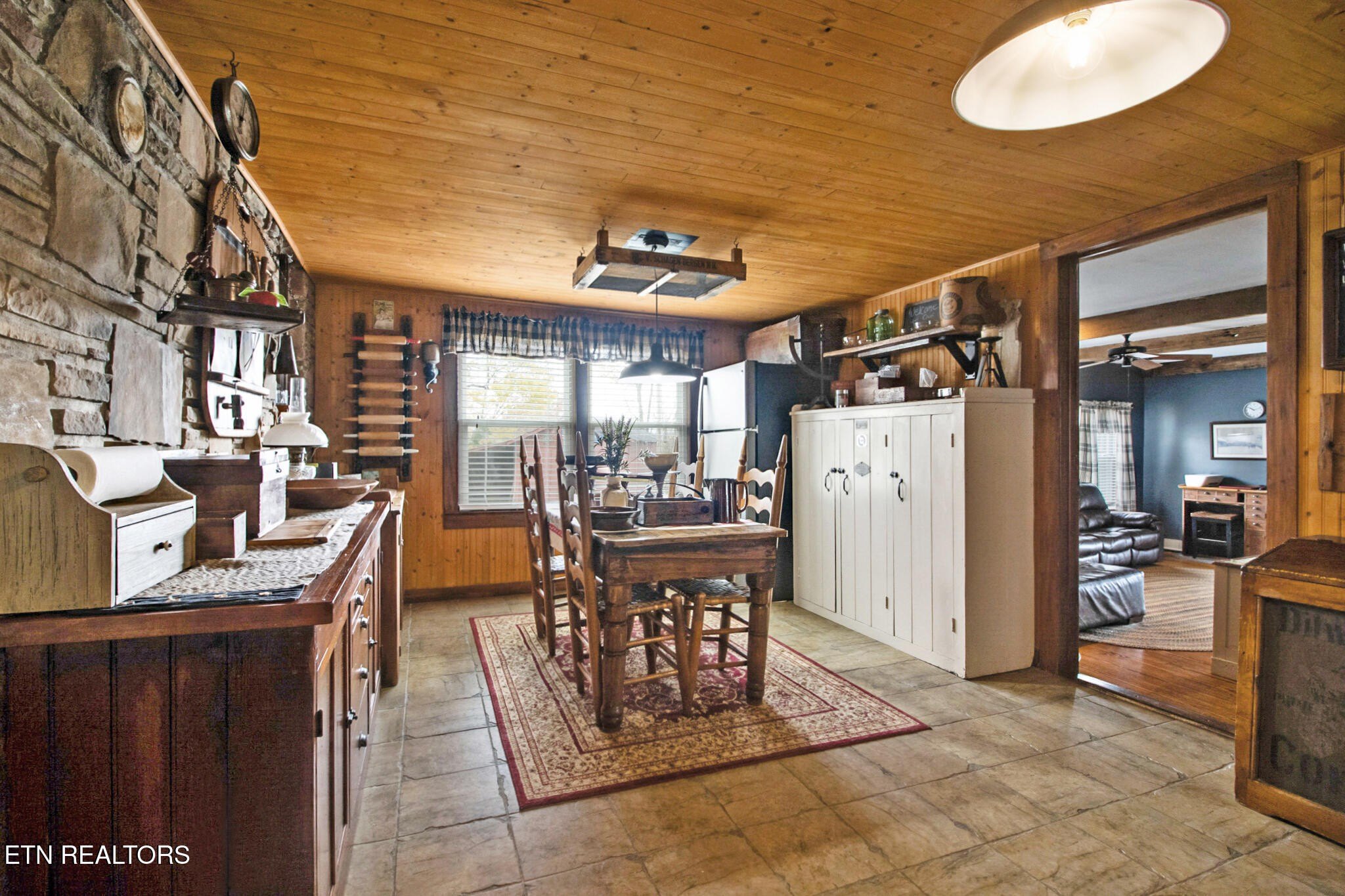 Crossville, Tennessee, 38555, United States, 4 Bedrooms Bedrooms, ,3 BathroomsBathrooms,Residential,For Sale,1996512