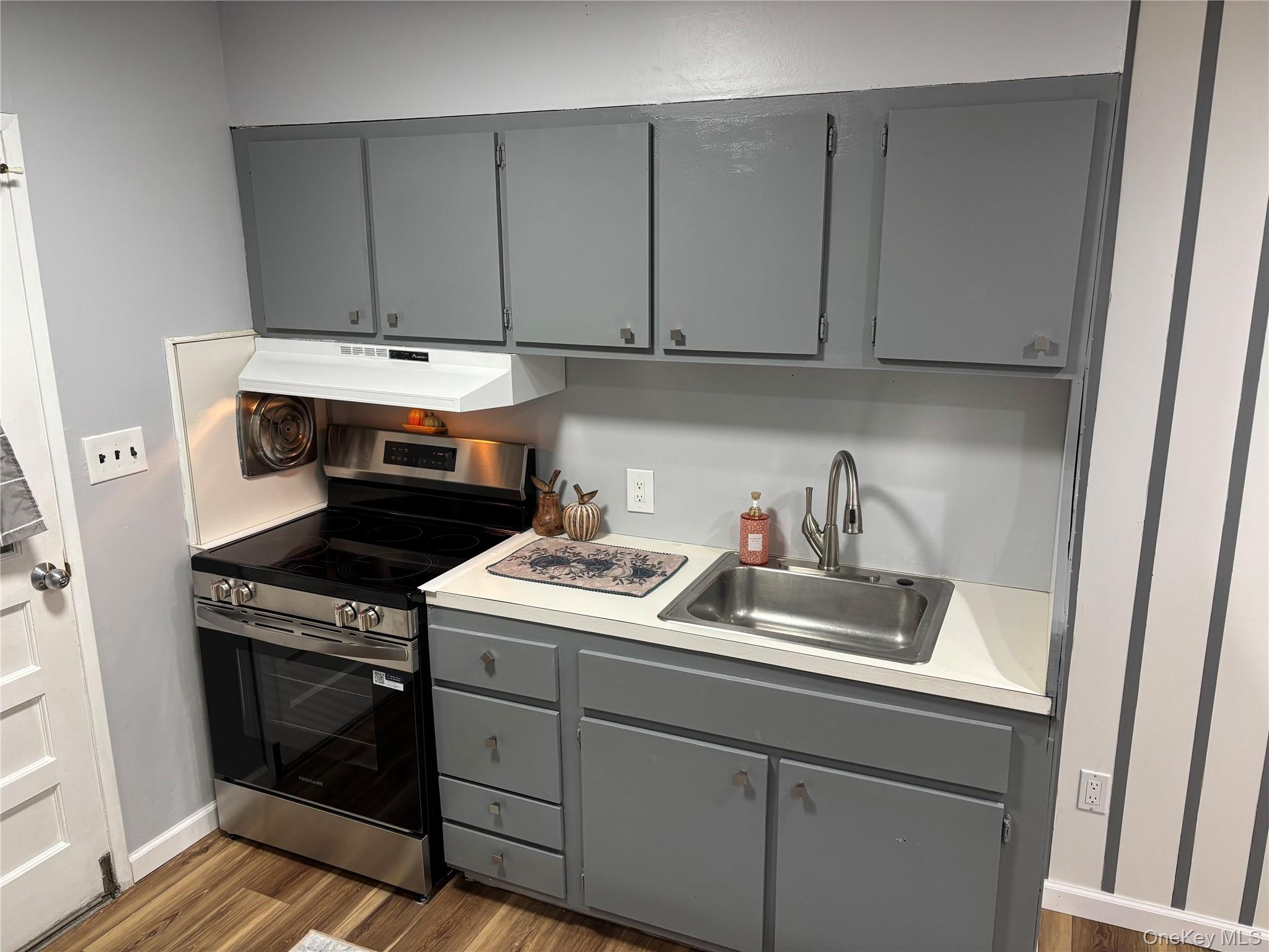 West Babylon, New York, 11704, United States, 3 Bedrooms Bedrooms, ,2 BathroomsBathrooms,Residential,For Sale,1988750