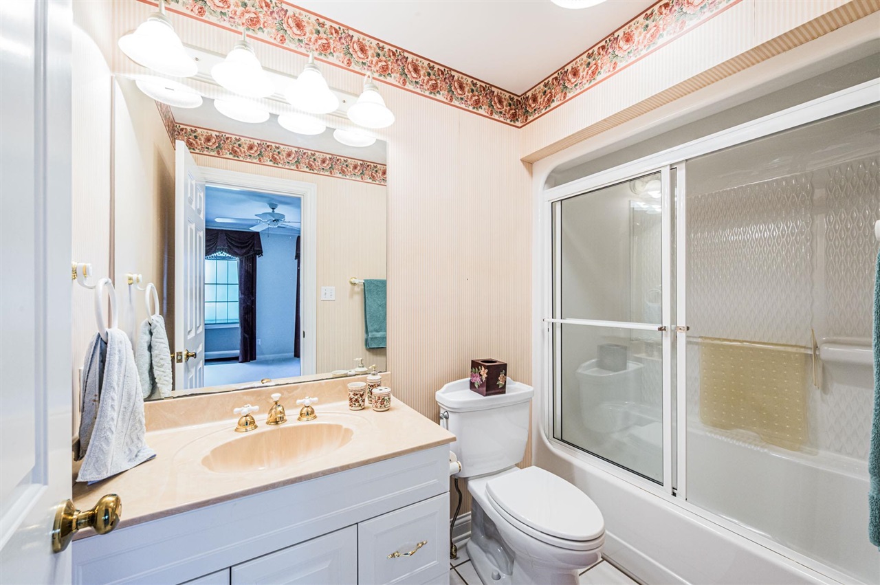 Bowling Green, Kentucky, 42103, United States, 4 Bedrooms Bedrooms, ,4 BathroomsBathrooms,Residential,For Sale,1868382