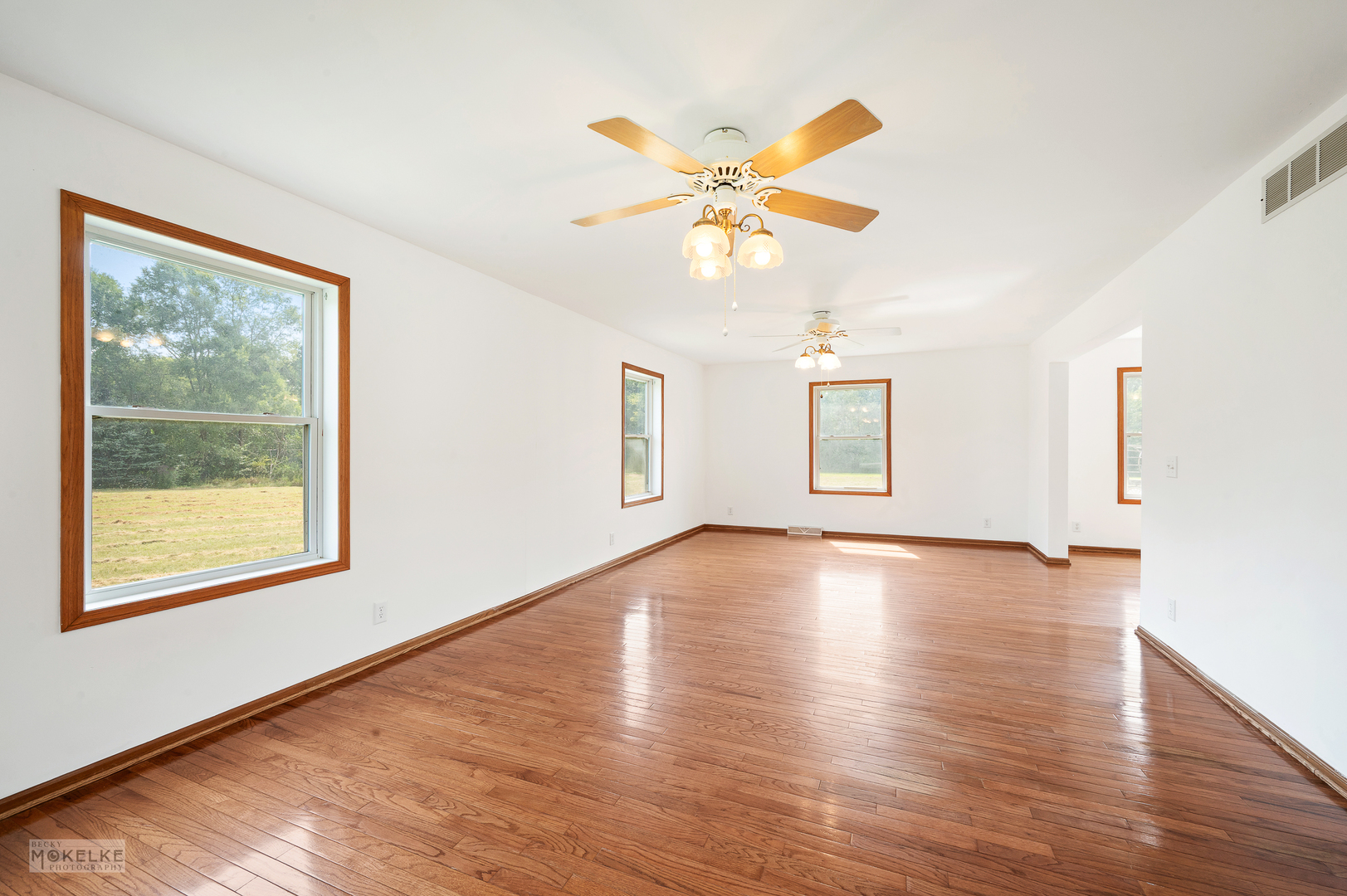 Newark, Illinois, 60541, United States, 4 Bedrooms Bedrooms, ,3 BathroomsBathrooms,Residential,For Sale,1918229