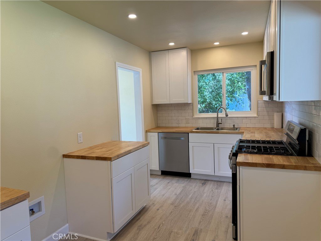 Riverside, California, 92501, United States, 3 Bedrooms Bedrooms, ,2 BathroomsBathrooms,Residential,For Sale,1944797