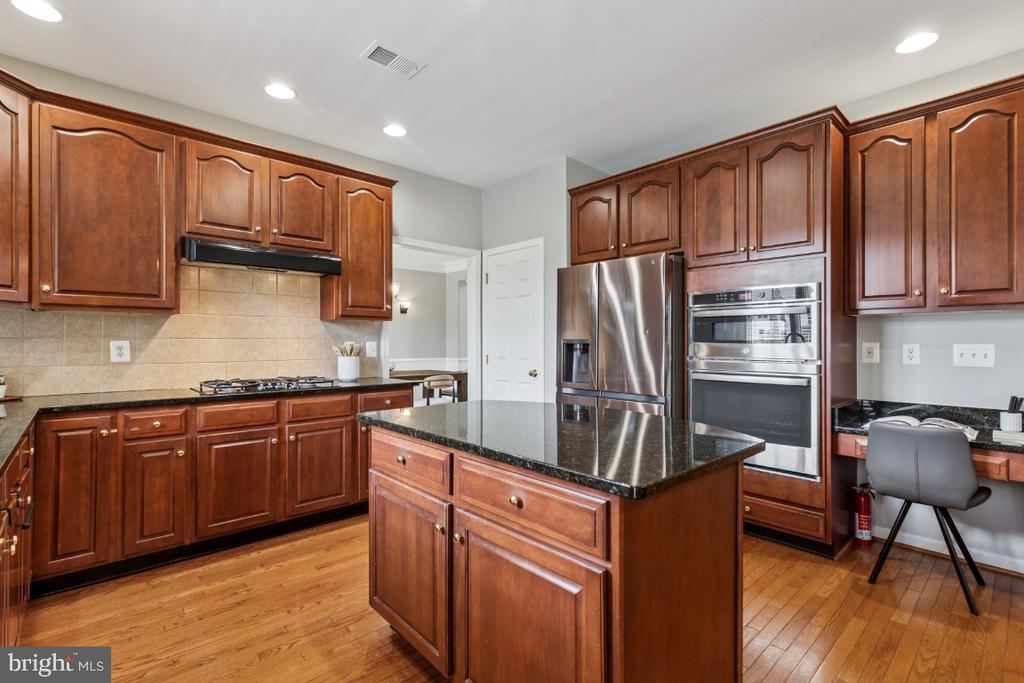 Ashburn, Virginia, 20147, United States, 5 Bedrooms Bedrooms, ,6 BathroomsBathrooms,Residential,For Sale,1839490