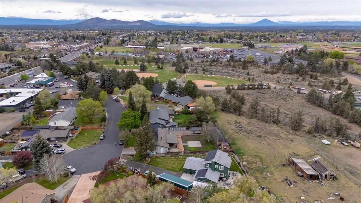 Redmond, Oregon, 97756, United States, 4 Bedrooms Bedrooms, ,2 BathroomsBathrooms,Residential,For Sale,2039824