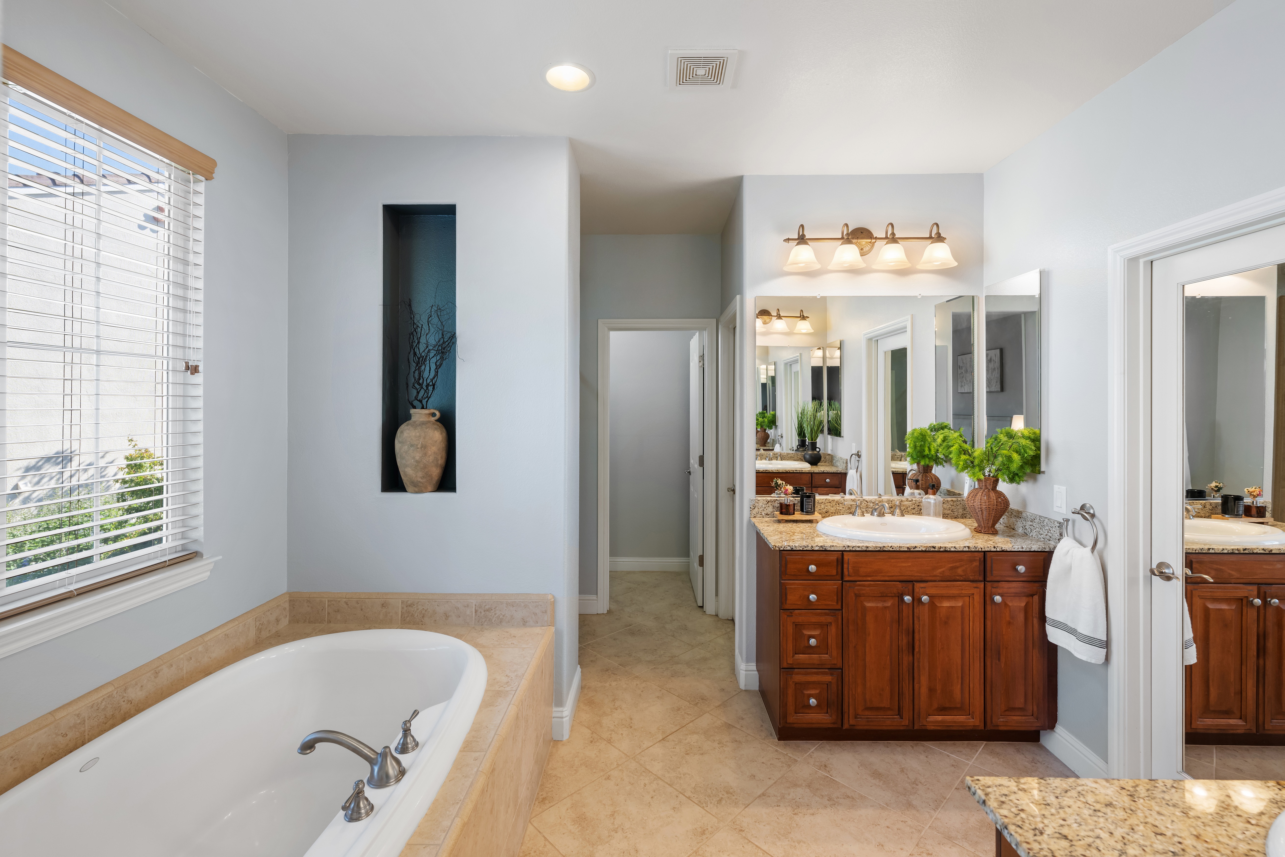  Mediterranean Elegance Meets Resort-Style Living in Prestigious Windemere - 物件實景