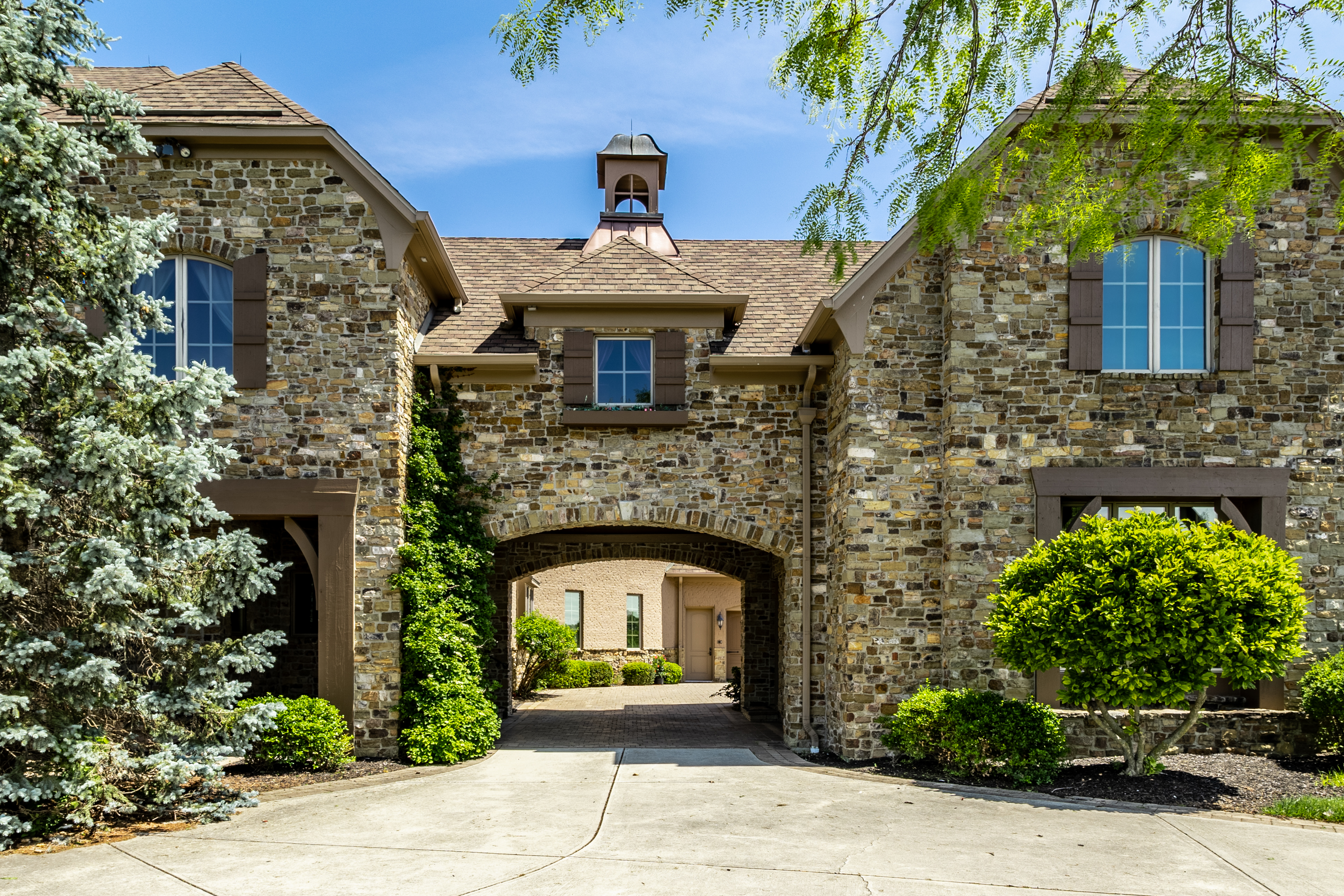  European-Inspired Waterfront Estate with Endless Features - 物件實景