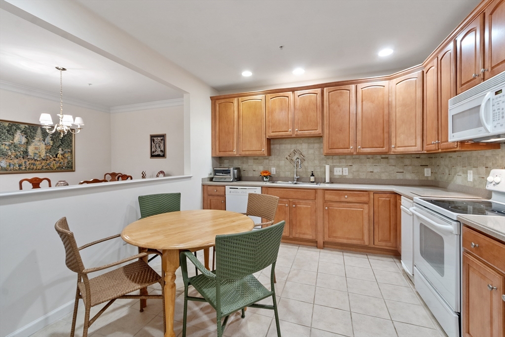 Andover, Massachusetts, 01810, United States, 2 Bedrooms Bedrooms, ,1 BathroomBathrooms,Residential,For Sale,1950822