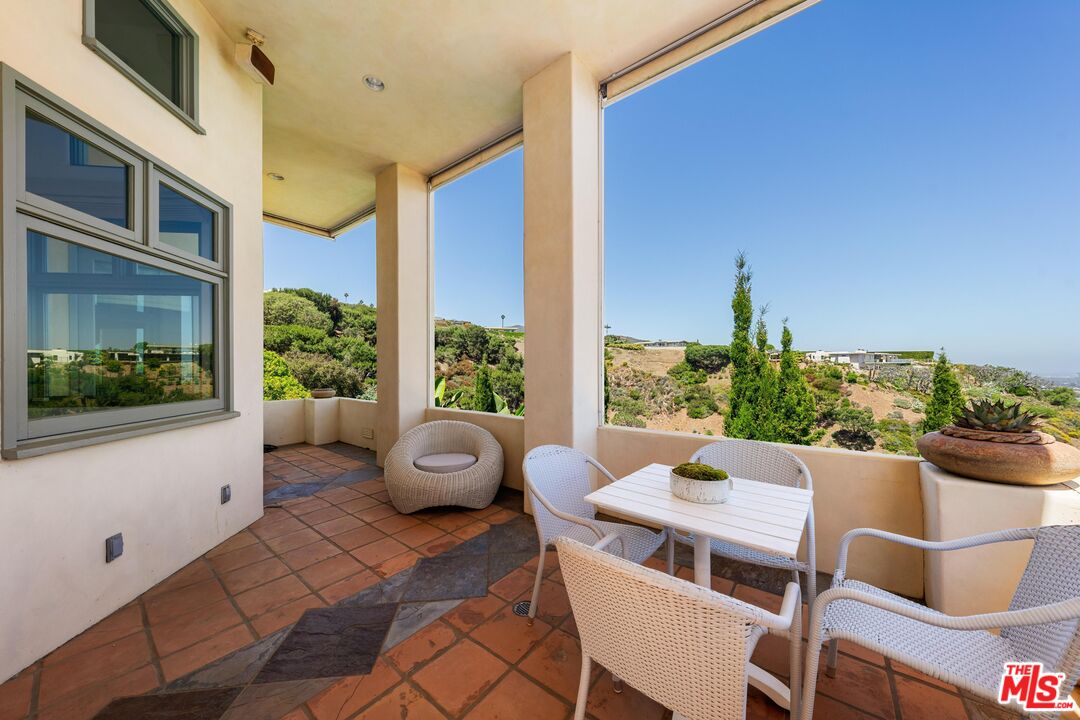 Pacific Palisades, California, 90272, United States, 4 Bedrooms Bedrooms, ,2 BathroomsBathrooms,Residential,For Sale,1770890