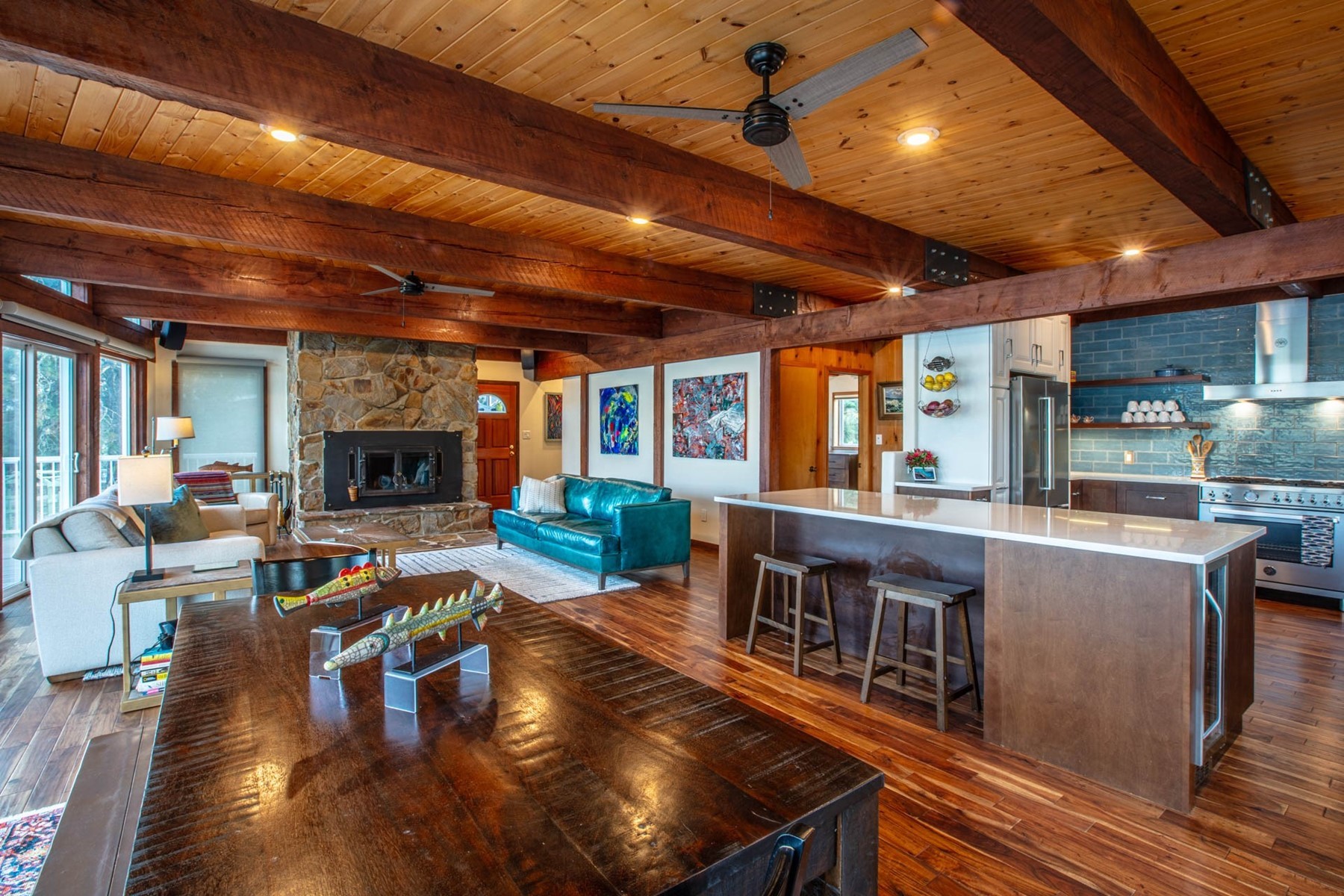  Renovated Waterfront Retreat with Private Dock & Guest Barn - 物件實景