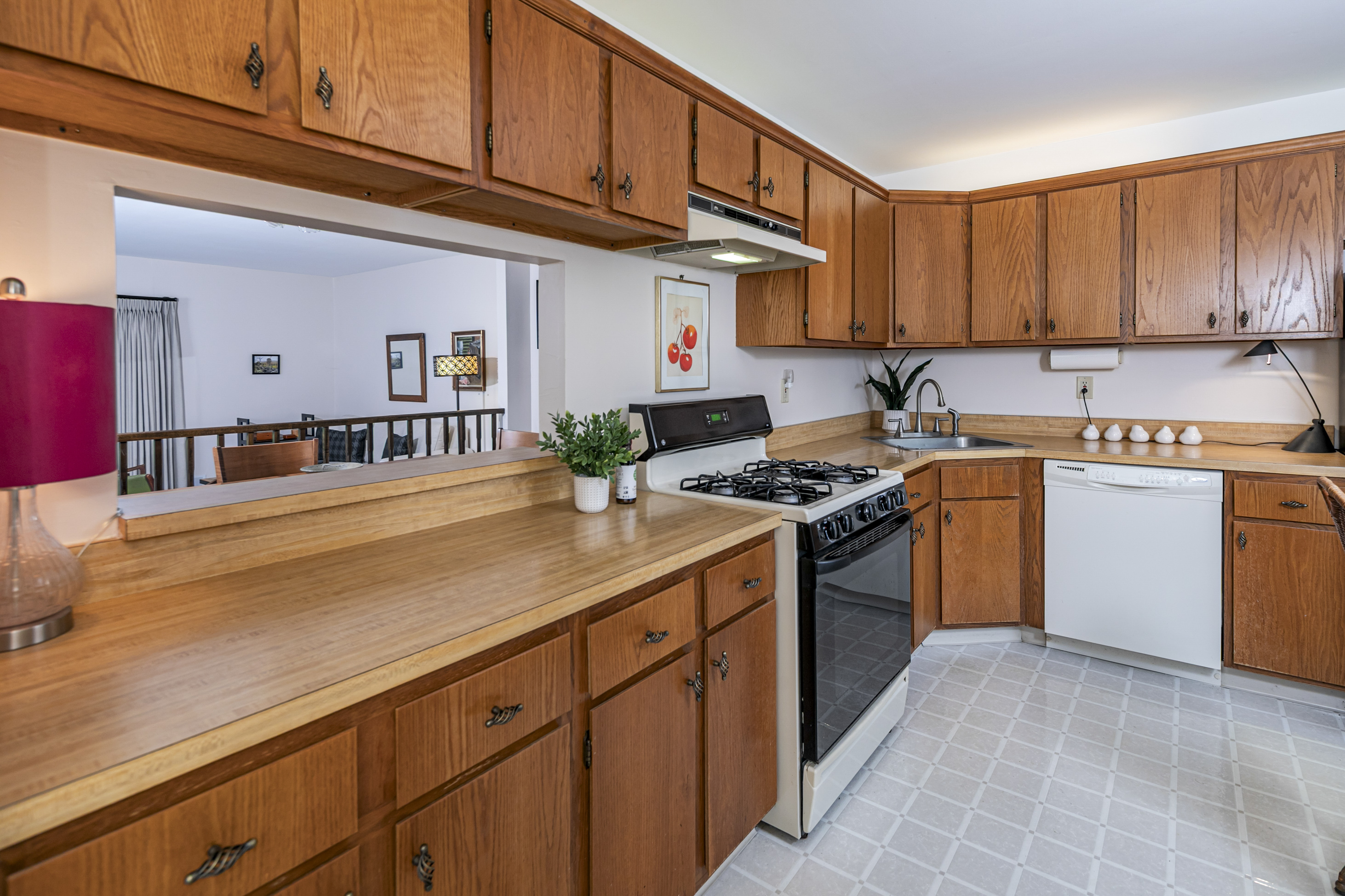  Roomy End-Unit Townhome Steps from Village Park - 物件實景