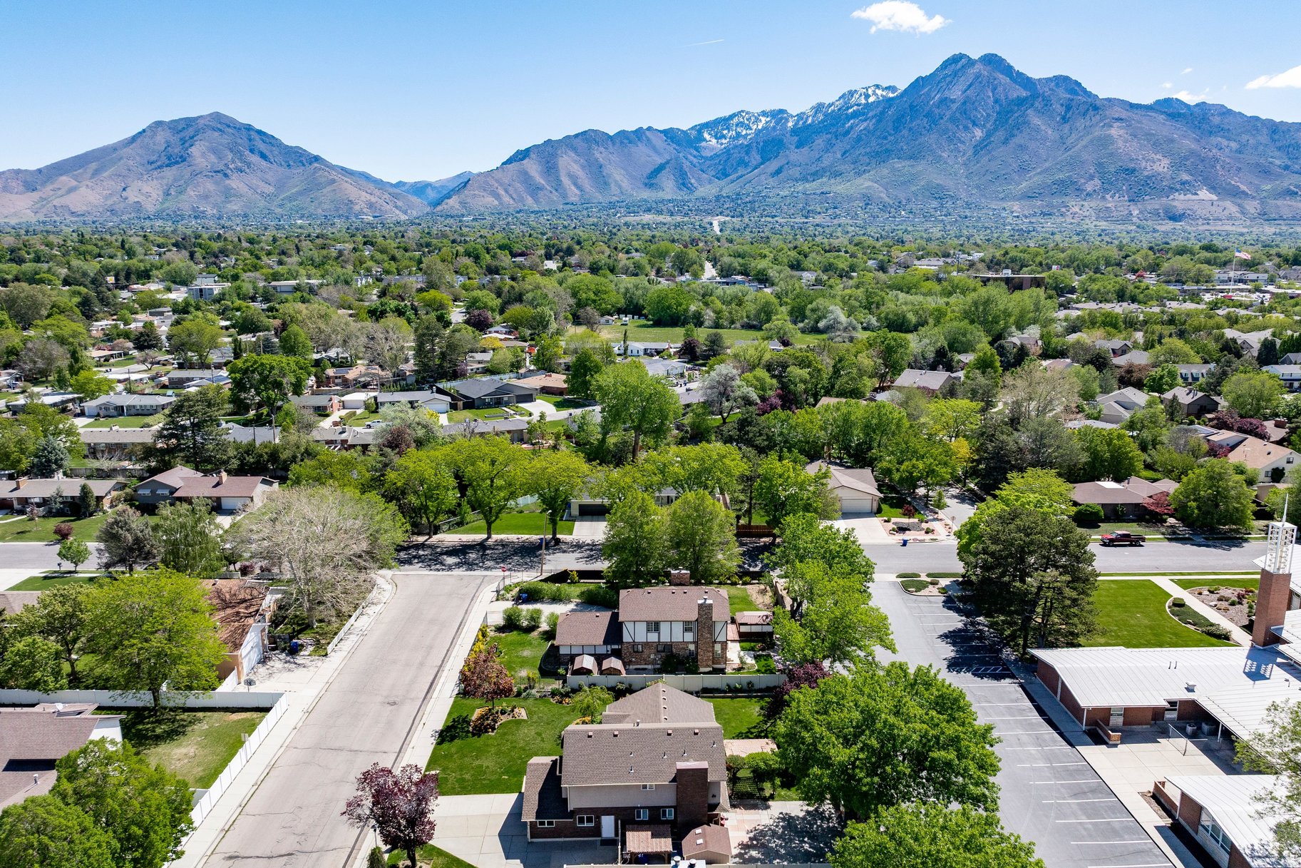  Private Holladay Retreat with Dual Primary Suites & Beautifully Maintained Yard. - 物件實景