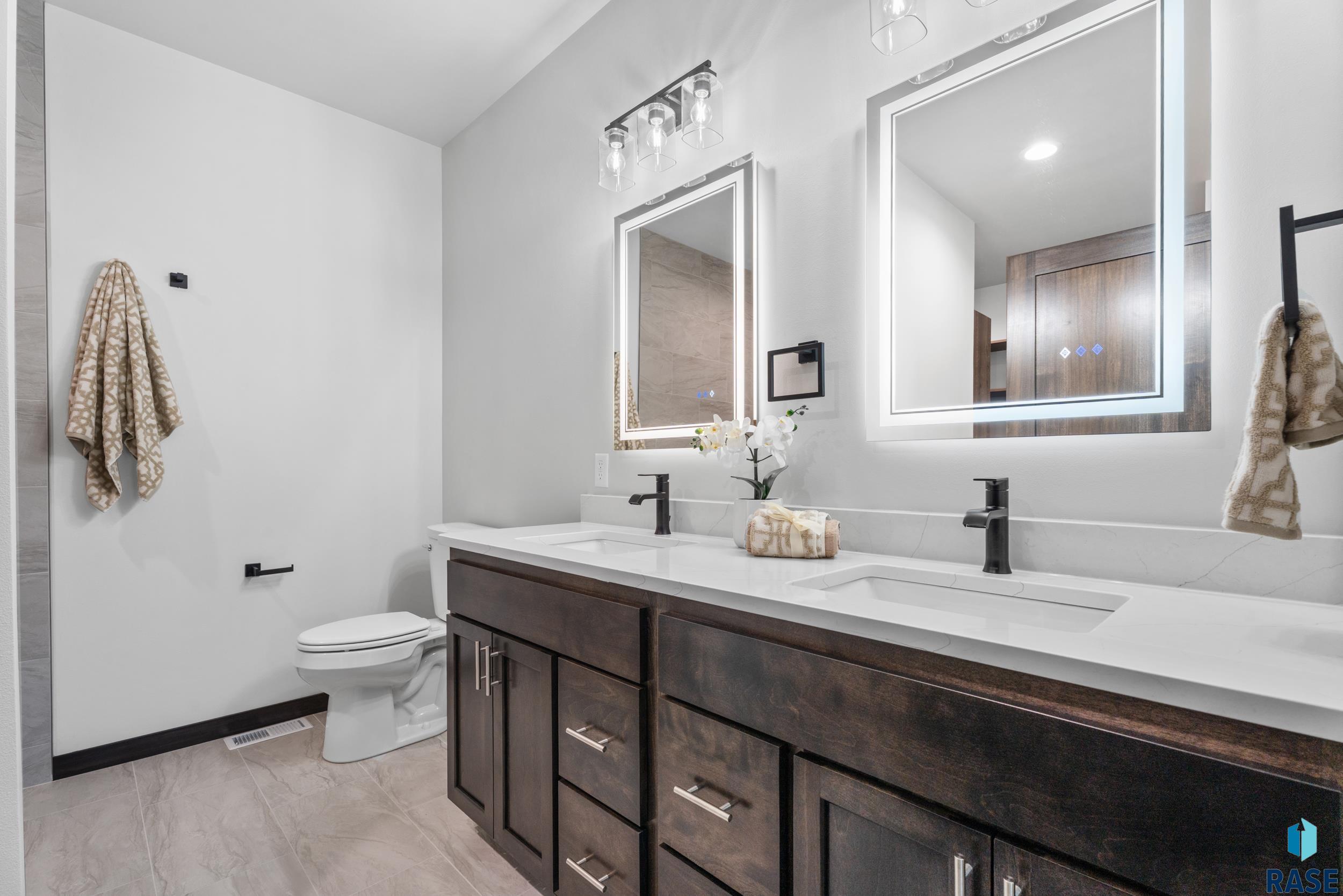 Sioux Falls, South Dakota, 57110, United States, 4 Bedrooms Bedrooms, ,2 BathroomsBathrooms,Residential,For Sale,1976702