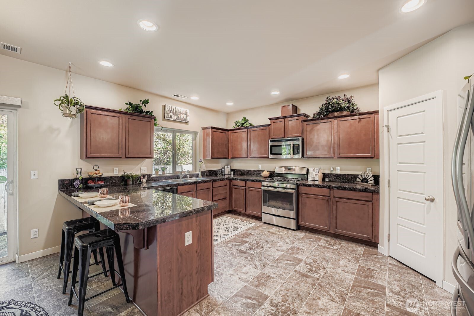 Puyallup, Washington, 98375, United States, 5 Bedrooms Bedrooms, ,3 BathroomsBathrooms,Residential,For Sale,1983977