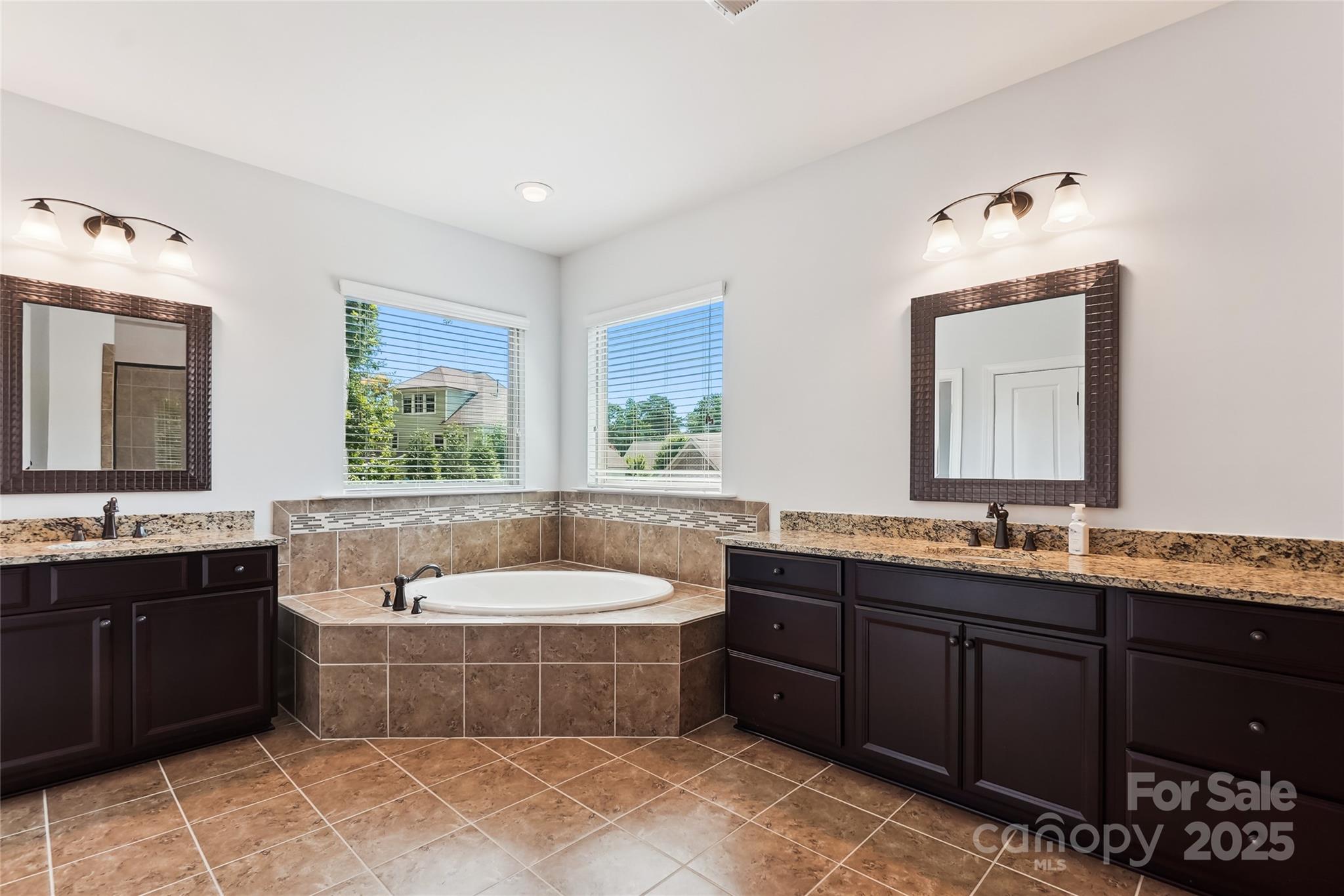 Fort Mill, South Carolina, 29708, United States, 5 Bedrooms Bedrooms, ,5 BathroomsBathrooms,Residential,For Sale,1896141