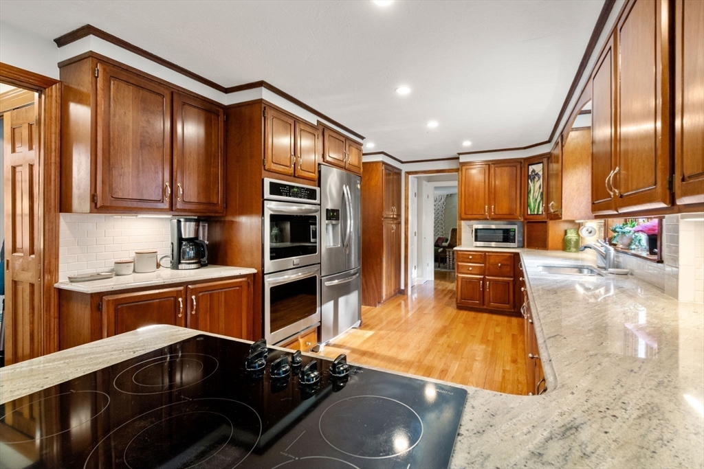 Holden, Massachusetts, 01520, United States, 4 Bedrooms Bedrooms, ,3 BathroomsBathrooms,Residential,For Sale,1948206