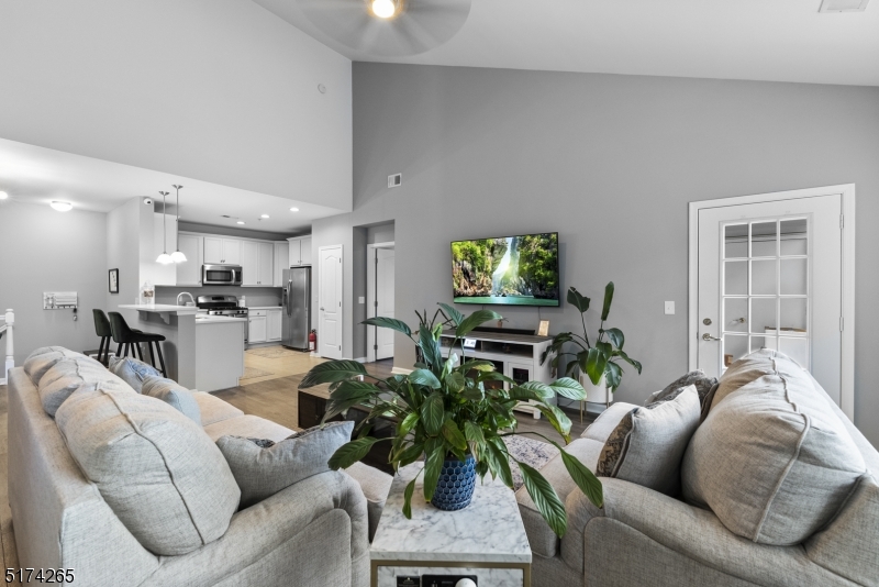 Hanover Twp., New Jersey, 07981, United States, 2 Bedrooms Bedrooms, ,2 BathroomsBathrooms,Residential,For Sale,2003399