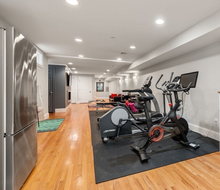 Newton, Massachusetts, 02468, United States, 5 Bedrooms Bedrooms, ,6 BathroomsBathrooms,Residential,For Sale,1805329