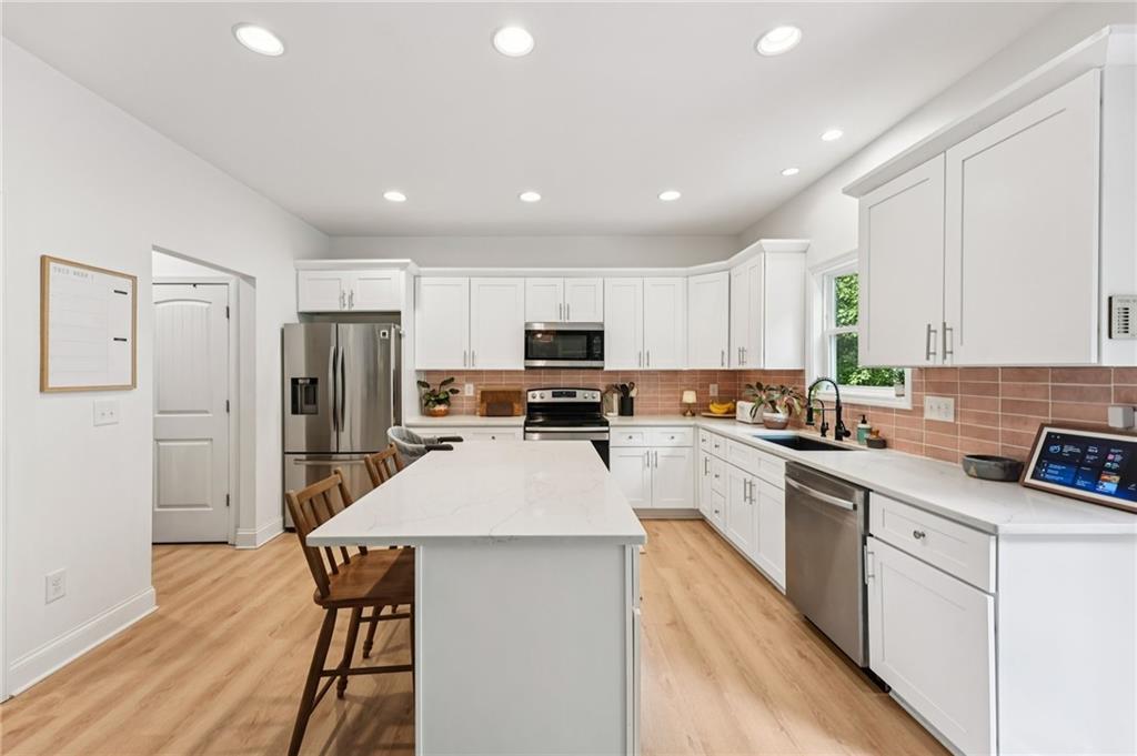 Canton, Georgia, 30114, United States, 6 Bedrooms Bedrooms, ,4 BathroomsBathrooms,Residential,For Sale,1978205