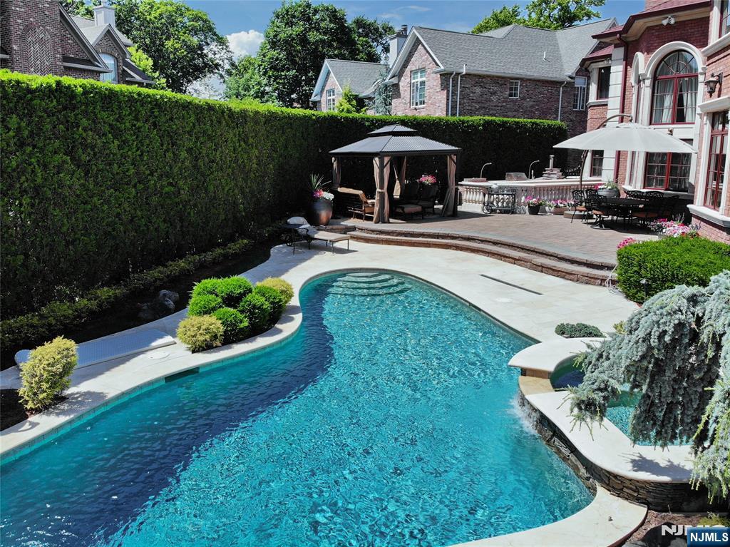 Fort Lee, New Jersey, 07024, United States, 6 Bedrooms Bedrooms, ,7 BathroomsBathrooms,Residential,For Sale,1891733