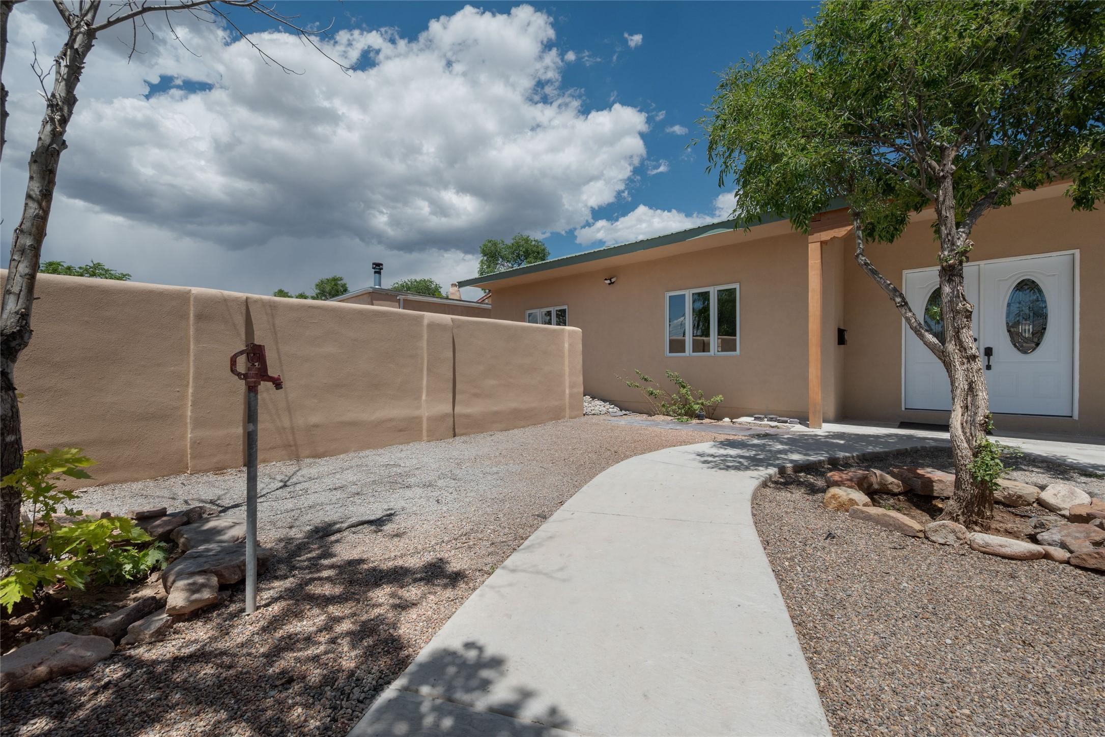 Santa Fe, New Mexico, 87507, United States, 3 Bedrooms Bedrooms, ,2 BathroomsBathrooms,Residential,For Sale,1877407