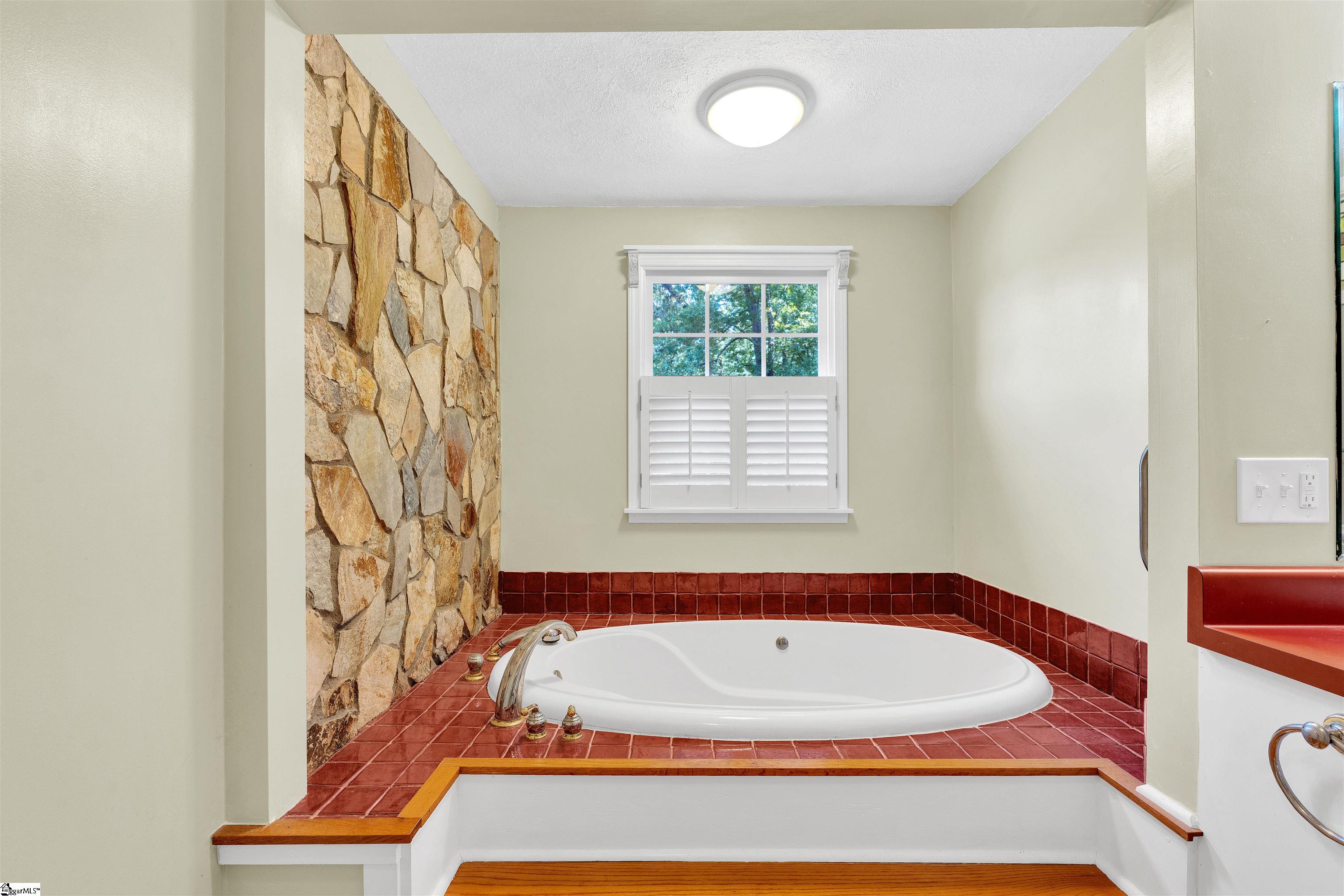Fountain Inn, South Carolina, 29644, United States, 5 Bedrooms Bedrooms, ,4 BathroomsBathrooms,Residential,For Sale,1938942