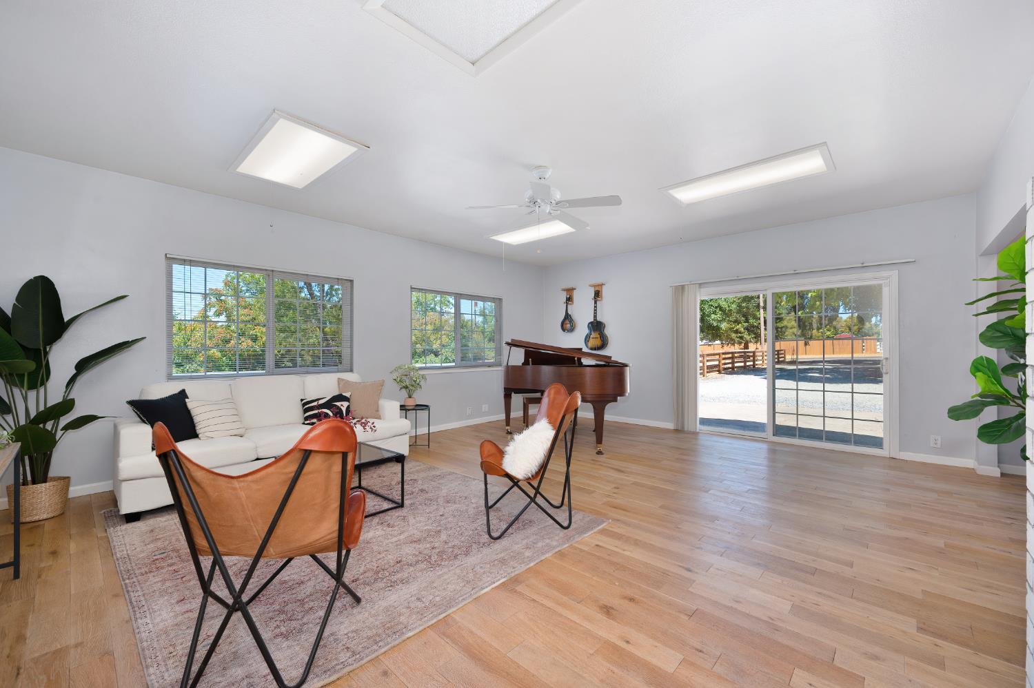 Orangevale, California, 95662, United States, 3 Bedrooms Bedrooms, ,2 BathroomsBathrooms,Residential,For Sale,1926180