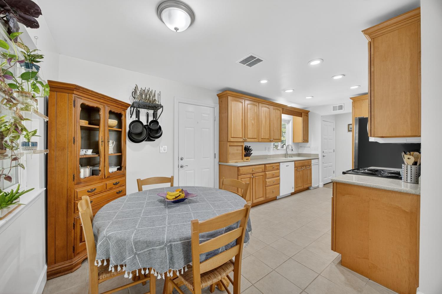 Carmichael, California, 95608, United States, 3 Bedrooms Bedrooms, ,2 BathroomsBathrooms,Residential,For Sale,1938717