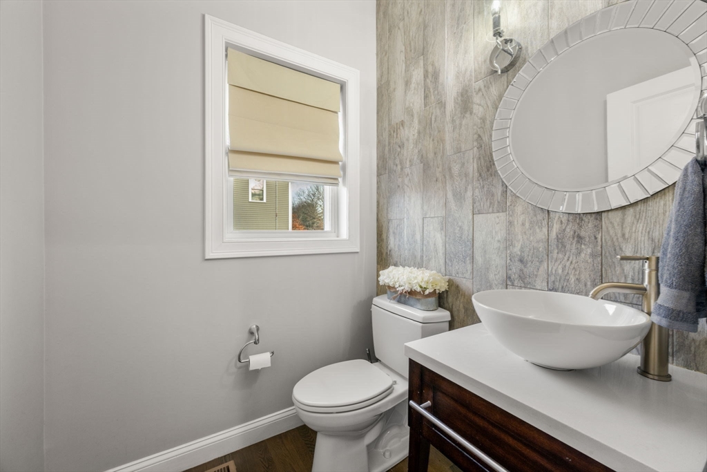 Salem, Massachusetts, 01970, United States, 4 Bedrooms Bedrooms, ,3 BathroomsBathrooms,Residential,For Sale,2002107