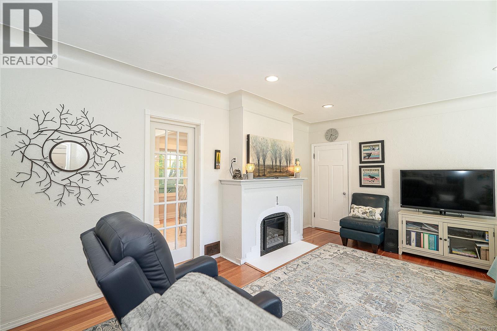 SAANICH, British Columbia, V8Z 3T7, CA, 2 Bedrooms Bedrooms, ,2 BathroomsBathrooms,Residential,For Sale,1948861
