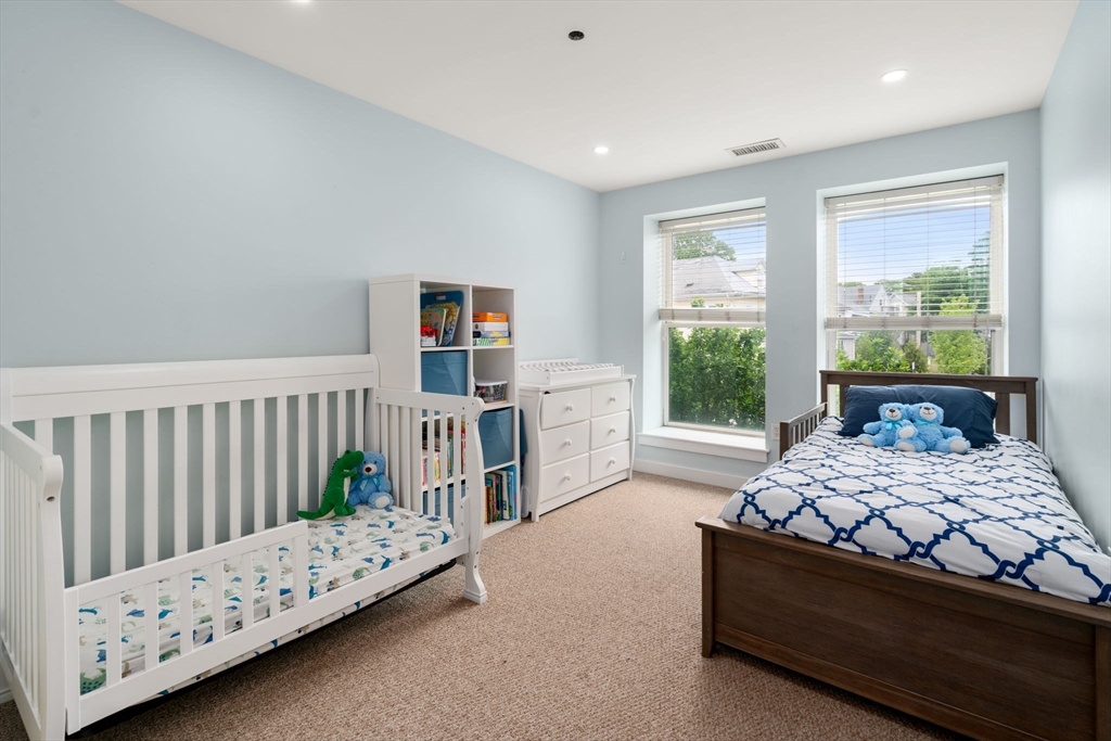 Boston, Massachusetts, 02135, United States, 3 Bedrooms Bedrooms, ,2 BathroomsBathrooms,Residential,For Sale,1827699