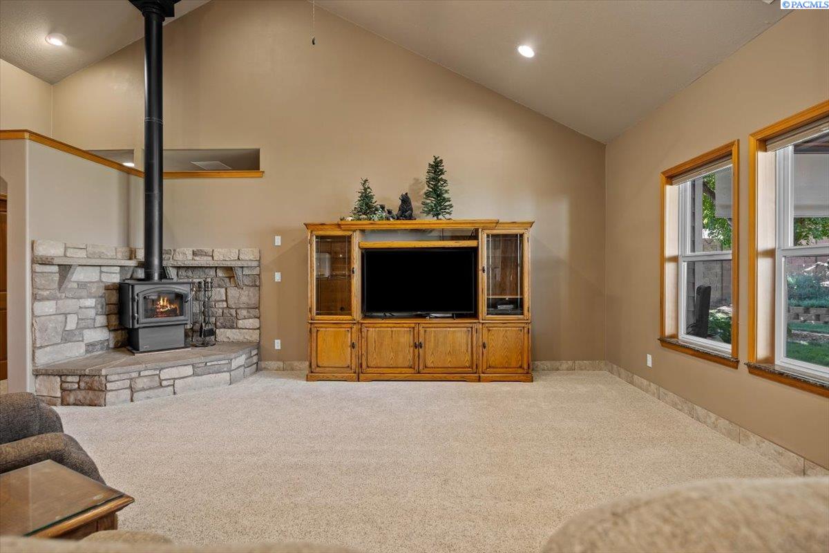 Richland, Washington, 99352, United States, 4 Bedrooms Bedrooms, ,2 BathroomsBathrooms,Residential,For Sale,1992938