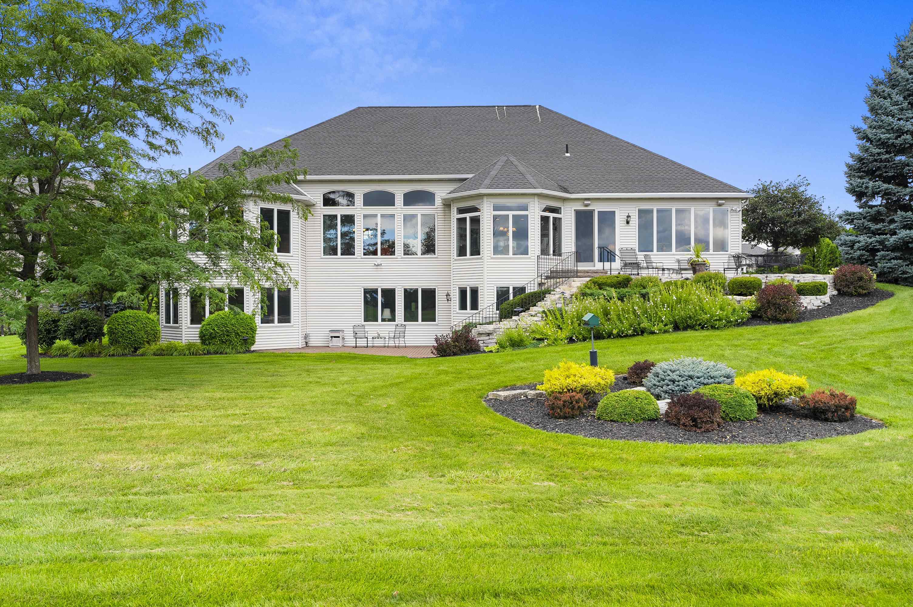 NEENAH, Wisconsin, 54956, United States, 3 Bedrooms Bedrooms, ,3 BathroomsBathrooms,Residential,For Sale,1927222