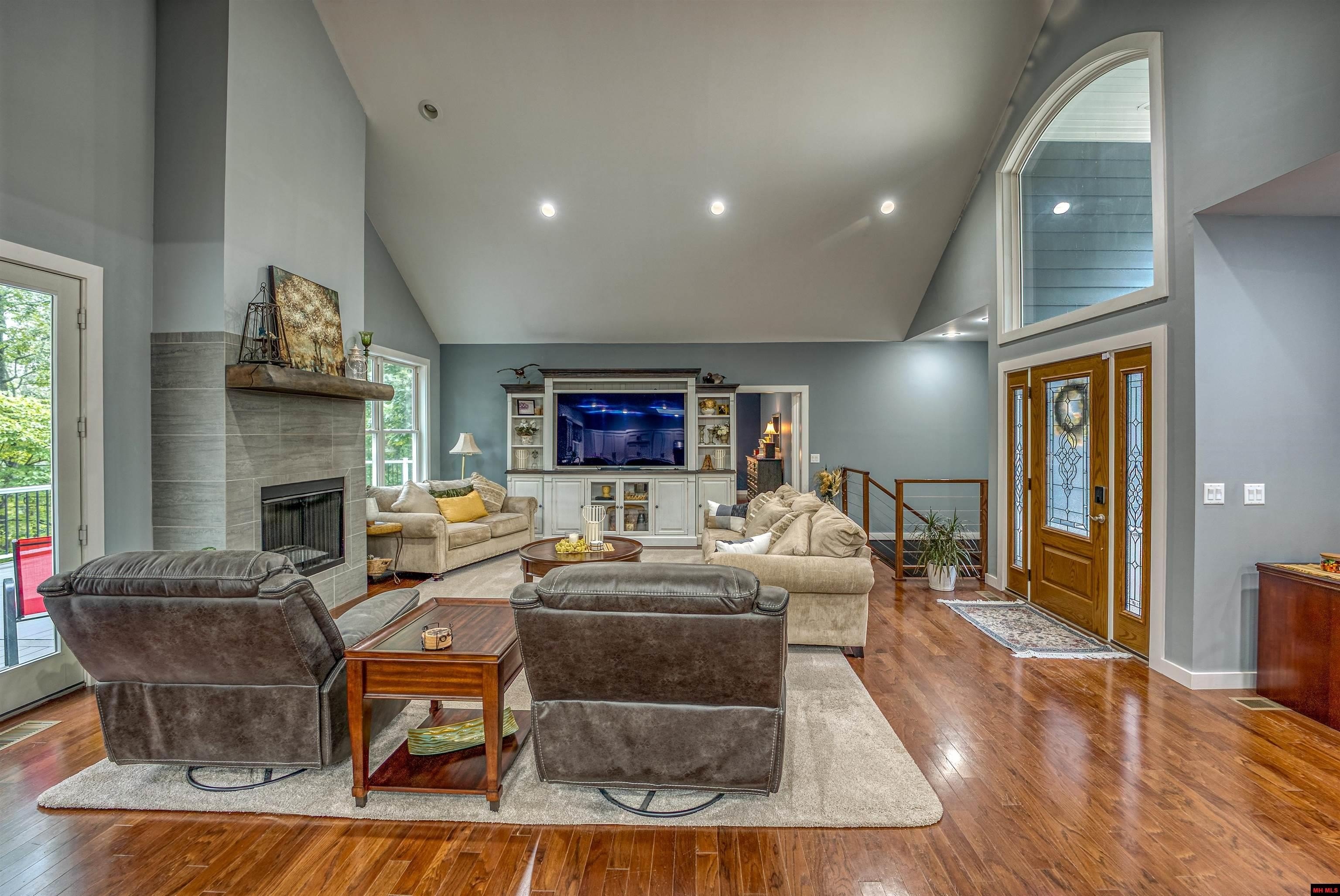Mountain Home, Arkansas, 72653, United States, 3 Bedrooms Bedrooms, ,4 BathroomsBathrooms,Residential,For Sale,1935895