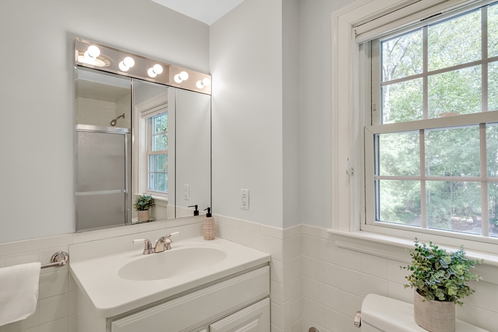 Newton, Massachusetts, 02461, United States, 3 Bedrooms Bedrooms, ,2 BathroomsBathrooms,Residential,For Sale,1940775