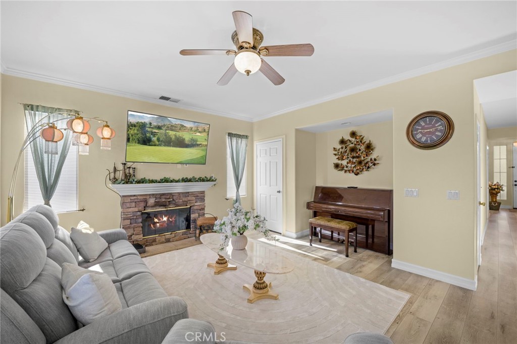 Lake Elsinore, California, 92532, United States, 5 Bedrooms Bedrooms, ,4 BathroomsBathrooms,Residential,For Sale,1989884