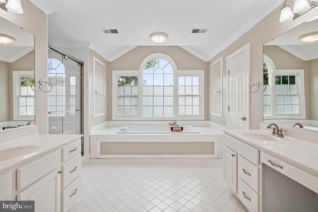 Leesburg, Virginia, 20176, United States, 4 Bedrooms Bedrooms, ,5 BathroomsBathrooms,Residential,For Sale,1900813