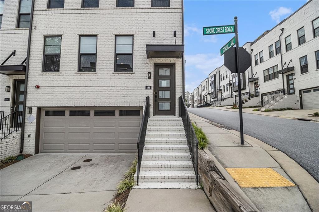 Atlanta, Georgia, 30324, United States, 4 Bedrooms Bedrooms, ,5 BathroomsBathrooms,Residential,For Sale,1909913