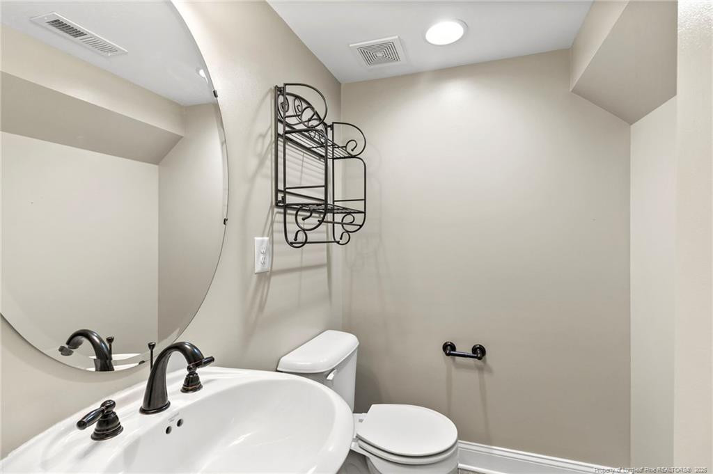 Sanford, North Carolina, 27332, United States, 4 Bedrooms Bedrooms, ,4 BathroomsBathrooms,Residential,For Sale,1891962