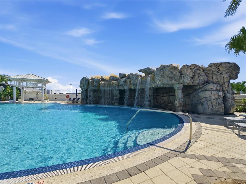 Tampa, Florida, 33602, United States, 2 Bedrooms Bedrooms, ,3 BathroomsBathrooms,Residential,For Sale,2003019