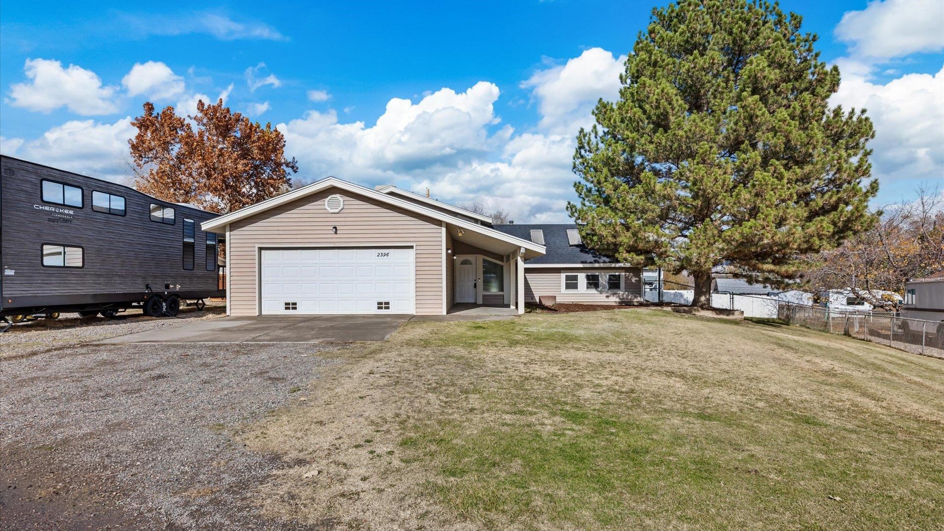 Grand Junction, Colorado, 81507, United States, 3 Bedrooms Bedrooms, ,3 BathroomsBathrooms,Residential,For Sale,1998320